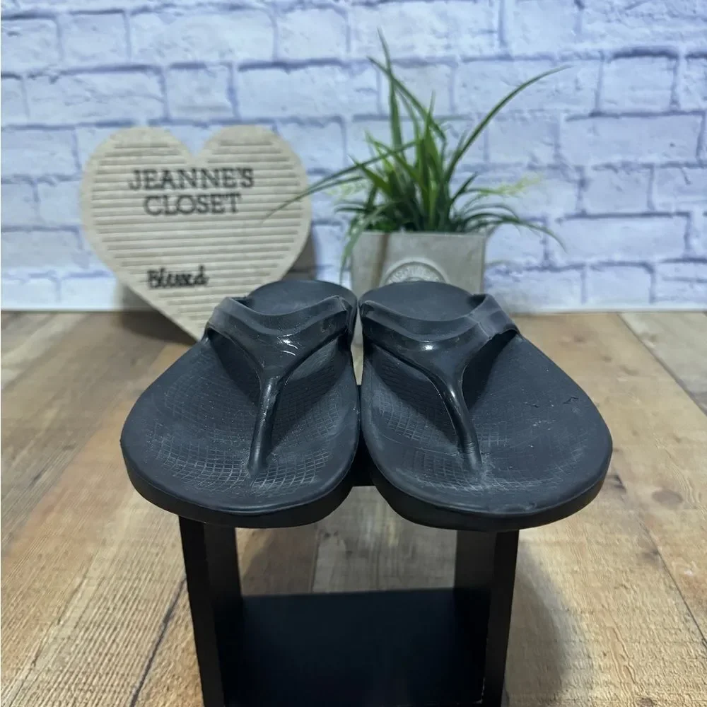 Oofos Sandals 10 Black Oolala Thong Comfort Slip On Recovery Walking Sandals